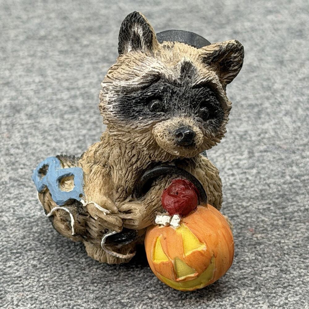 Vintage 1991 Halloween Raccoon Pumpkin Mask 3D Magnet United Design UDC Figurine